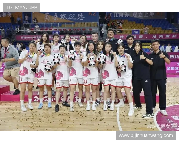 武汉篮球队在世界锦标赛中以76分稳居积分榜首位展现强劲实力