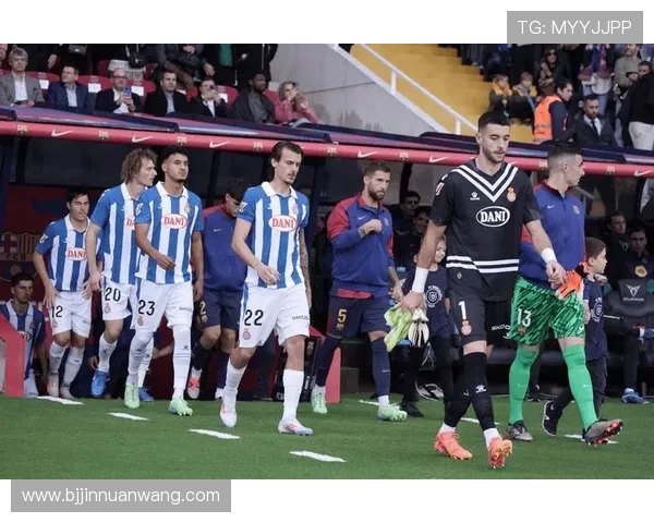 巴塞罗那对阵西班牙国家队精彩直播全程回顾与分析 巴塞罗那对阵西班牙国家队精彩直播全程回顾与分析